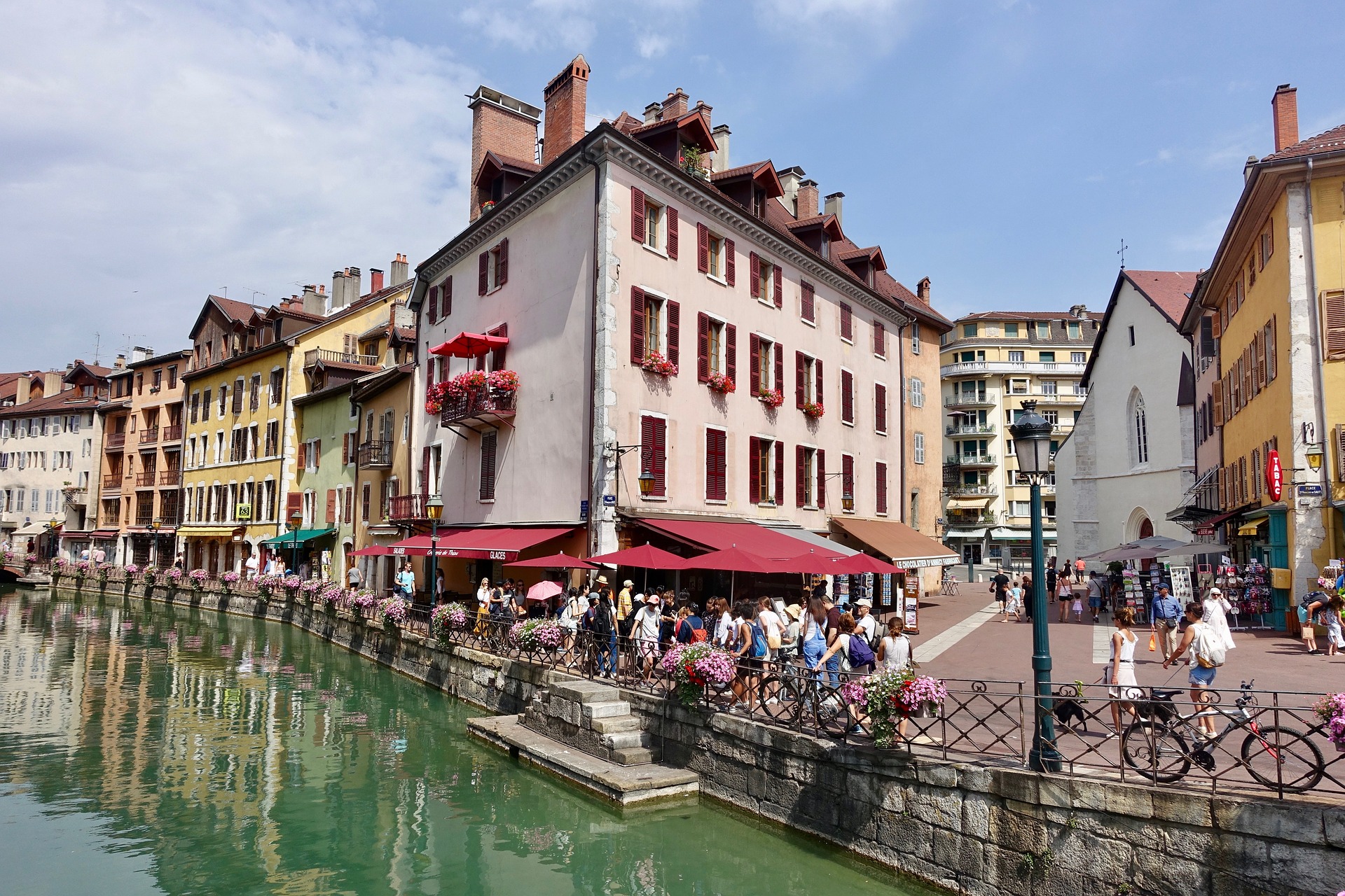 annecy-3317982_1920-1.jpg (910 KB)
