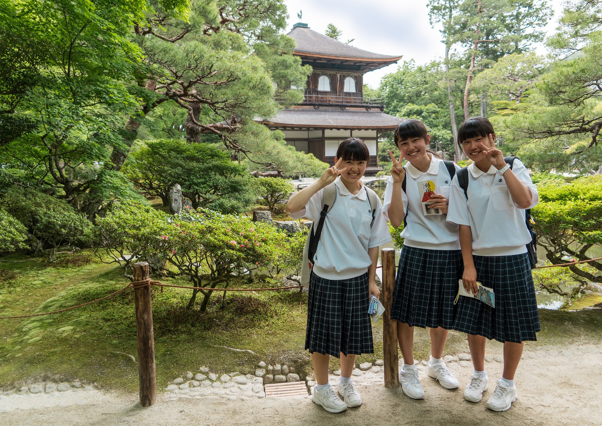 person-1449391_1920-japan-pixabay.jpg (1.14 MB)