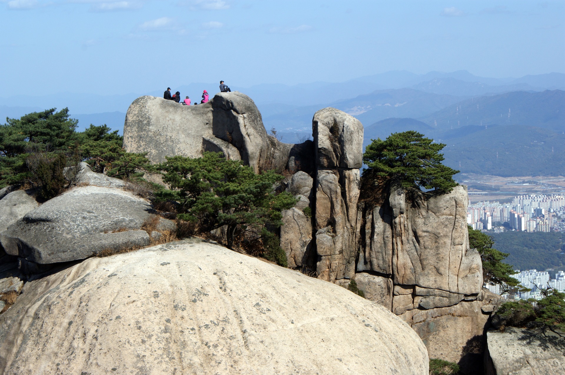 dobong-2628638_1920-pixabay.jpg (734 KB)