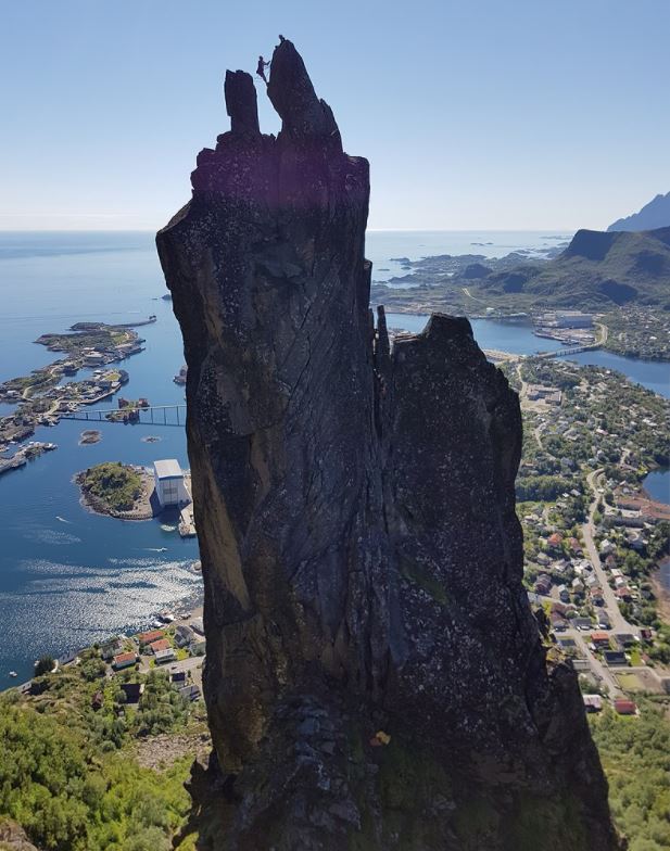 lofoten-svolvaergeita.jpg (92 KB)