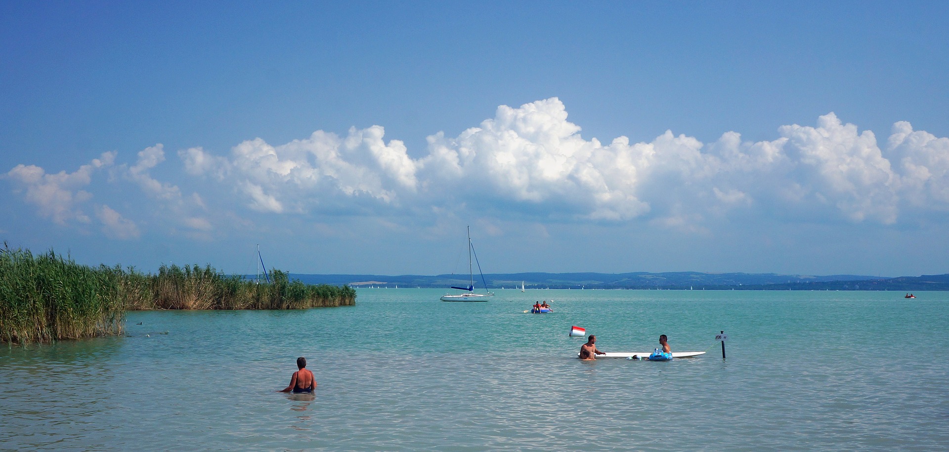 balaton-lake-waterfront-1595456_1920-pixabay.jpg (380 KB)
